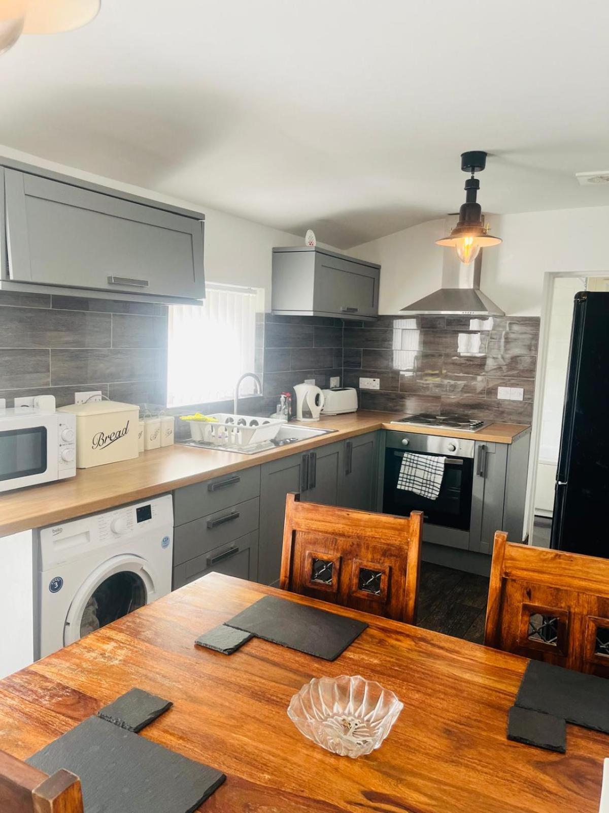 Апартаменти Rj S House Мертір-Тідвіл Екстер'єр фото
